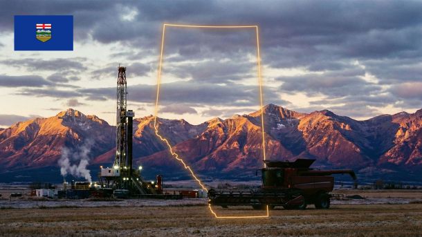 アルバータ州ロッキー山脈に沈む夕日と、州の主権的未来を象徴する工業風景。