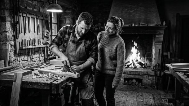 Ein starker, selbstbewusster Mann, der Führung und Hingabe in einer langfristigen Beziehung symbolisiert.
